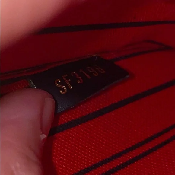 Lv Limited edition Wrislet - Picture 11 of 15